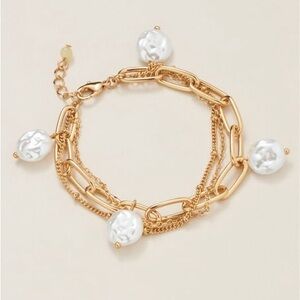 Elegant Gold and Pearl Bracelet